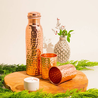 Reines Kupfer-Set: Flasche (1 l) + 2 Becher (300 ml) Gehämmert