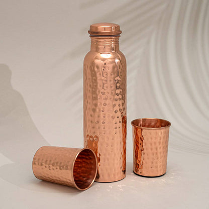 Reines Kupfer-Set: Flasche (1 l) + 2 Becher (300 ml) Gehämmert
