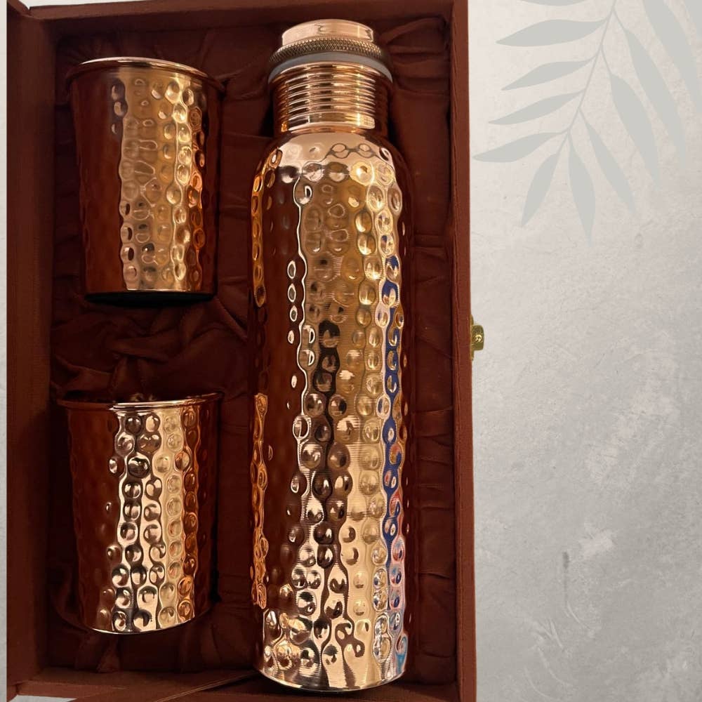 Reines Kupfer-Set: Flasche (1 l) + 2 Becher (300 ml) Gehämmert