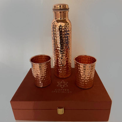 Reines Kupfer-Set: Flasche (1 l) + 2 Becher (300 ml) Gehämmert